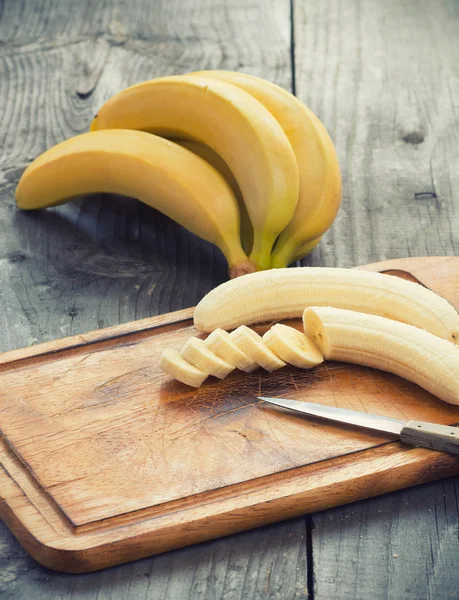 Frullato di banana fresco su sfondo di legno — Foto Stock