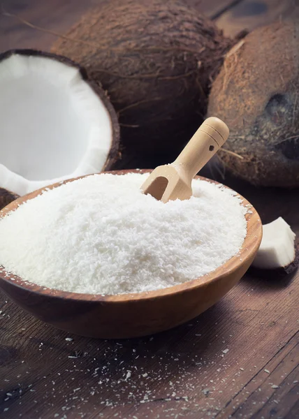 Close up of a coconut and grounded coconut flakes — Stock Photo, Image