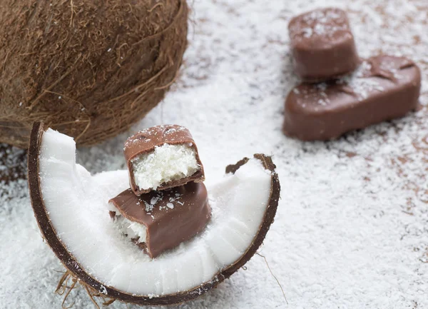 Barra de chocolate com recheio de coco — Fotografia de Stock