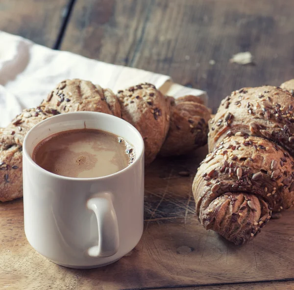 Coffee and whole wheat croissant — Stock Photo, Image