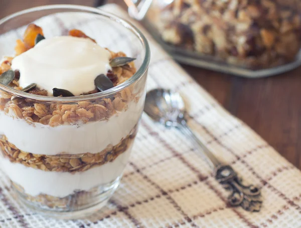 Granola with yogurt — Stock Photo, Image