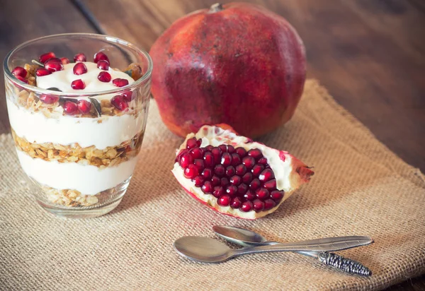 Granola with yogurt — Stock Photo, Image