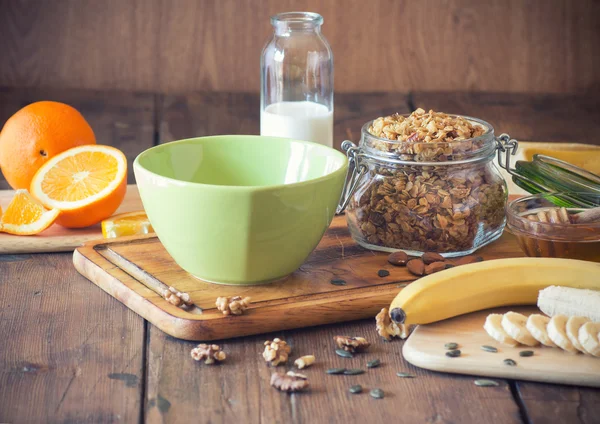 Breakfast with granola — Stock Photo, Image