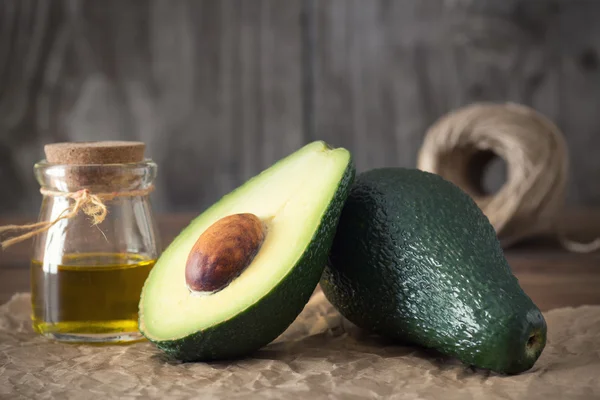 Avocado essential oil — Stock Photo, Image