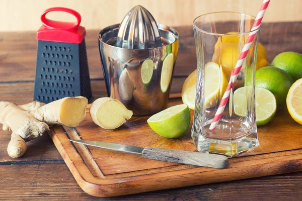 Zelfgemaakte limonade met gember — Stockfoto