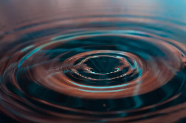 Gotas de agua y ondas — Foto de Stock