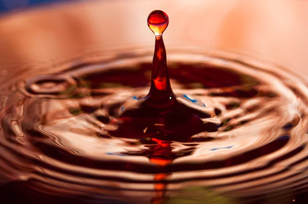 Gotas de agua y ondas — Foto de Stock