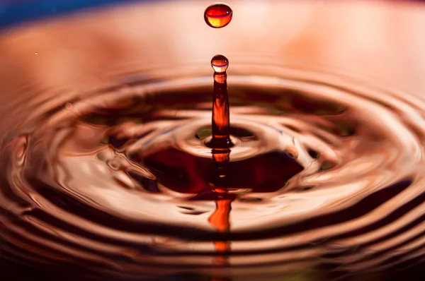 Gotas de agua y ondas — Foto de Stock