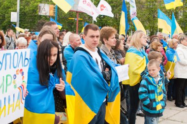 Mariupol, Ukrayna - Mayıs 03: 15 Shirokino 'nun silahsızlandırılması için yapılan halk toplantısı.