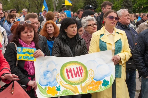 Mariupol, Ukrayna - Mayıs 03: 15 Shirokino 'nun silahsızlandırılması için yapılan halk toplantısı.