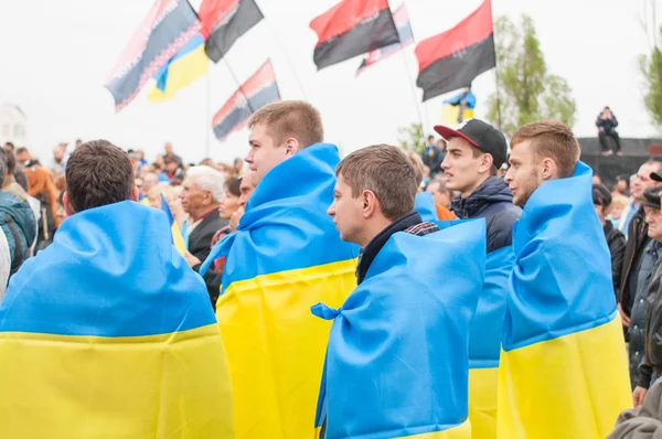 Mariupol, Ukrayna - Mayıs 03: 15 Shirokino 'nun silahsızlandırılması için yapılan halk toplantısı.