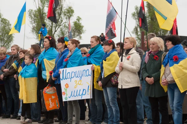 Mariupol, Ukrayna - Mayıs 03: 15 Shirokino 'nun silahsızlandırılması için yapılan halk toplantısı.