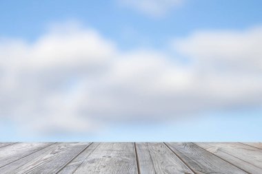 Mavi gökyüzünün bulanık arkaplanı