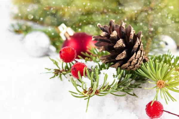 Biglietto Capodanno Con Decorazioni Natalizie Sfondo Bianco Con Spazio Testo — Foto Stock