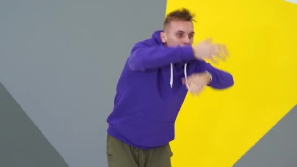 Knappe Vent Dansend Hiphop Moderne Dansvrije Stijl Een Dansstudio Middellange — Stockvideo