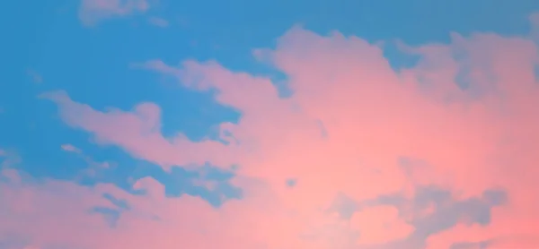 Levendige Gekleurde Esthetische Lucht Achtergrond Realistische Vector Roze Wolken — Stockvector