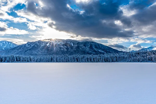 Sonnenuntergang Über Den Bergen Und Neuschnee Lake Lillian Bei Invermere — Stockfoto