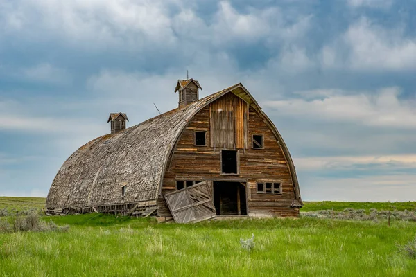 Close Stormy Sky Old Abandoned Prairie Barn Rural Saskatchewan — Stock Photo, Image