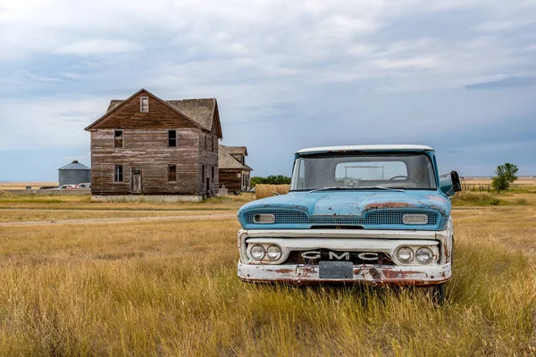 Robsart Agosto 2021 Una Camioneta Clásica Azul Blanca Una Casa — Foto de Stock