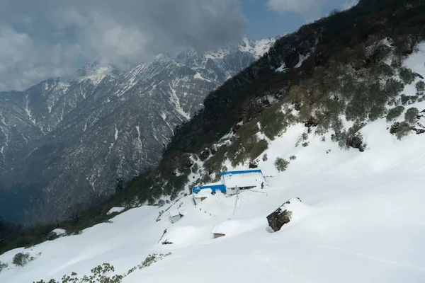 Nepal Makalu Barun Nationalpark Nepalesiska Mountain Shelter Täckt Med Snö — Stockfoto