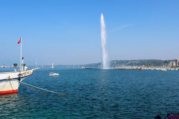 Fontaine au lac Léman, Suisse — Photo