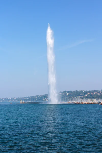 Fountain at lake Geneva, Switzerland — Stock Photo, Image