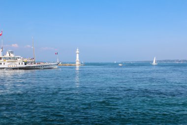 Geneva, İsviçre - Eylül 07: Cruise tekne Rhone (Lac Leman) Cenevre, İsviçre'deki Cenevre Gölü üzerinde.