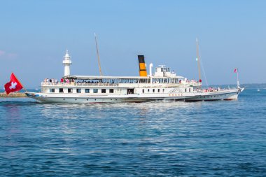 Geneva, İsviçre - Eylül 07: Cruise tekne Rhone (Lac Leman) Cenevre, İsviçre'deki Cenevre Gölü üzerinde.