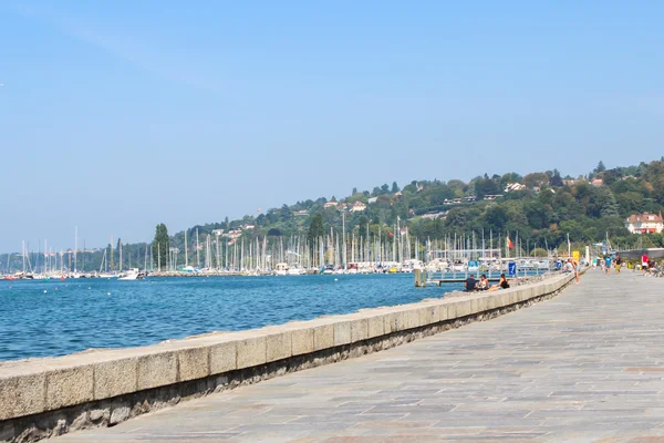 GENEVA - SEPTEMBER 07: moorage at Geneva lake on September 07, 2012 in Geneva, Switzerland. — Stock Photo, Image