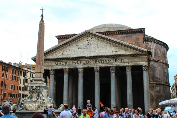 ROMA - 26 SETTEMBRE: Il Pantheon il 26 settembre 2012 a Roma , — Foto Stock