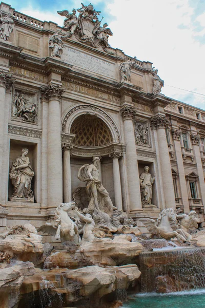 Řím, Itálie. Jeden z nejznámějších památek - fontána di Trevi ( — Stock fotografie