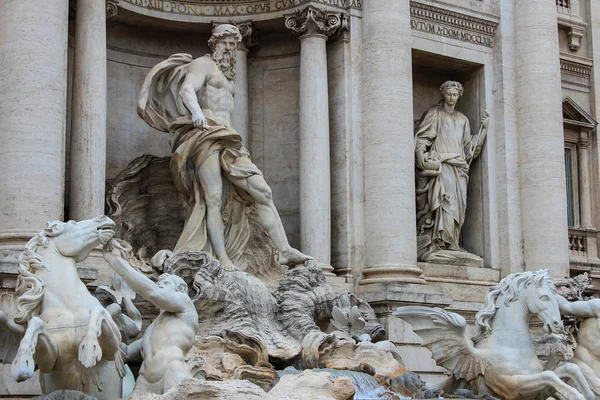 Roma, Italia. Uno dei monumenti più famosi - Fontana di Trevi  ( — Foto Stock
