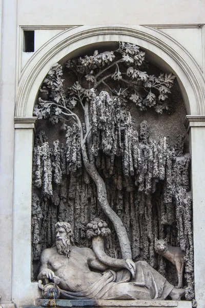 En av de fyra berömda fontänerna av Bernini i delle quattro fon — Stockfoto