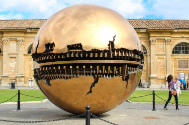 kürenin içindeki sphere adlı cortile della pigna Vatikan içinde