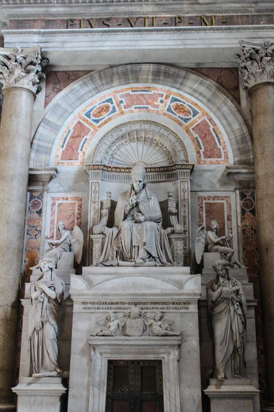 VATICANO - SETEMBRO 25: Interior da Basílica de São Pedro em setembro — Fotografia de Stock