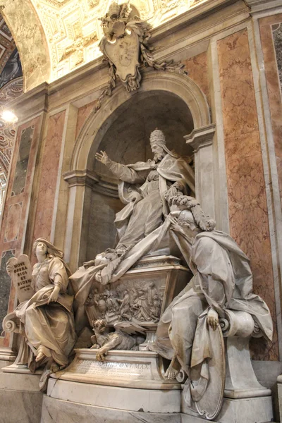 VATICAN - SEPTEMBER 25: Interior of Saint Peters Basilica on Sep — Stock Photo, Image