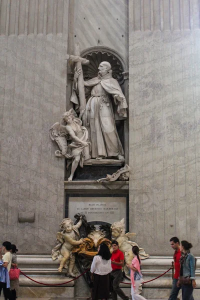 VATICANO - 25 DE SEPTIEMBRE: Interior de la Basílica de San Pedro el Sep —  Fotos de Stock