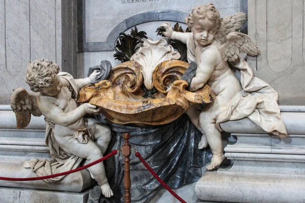 VATICANO - 25 DE SEPTIEMBRE: Interior de la Basílica de San Pedro el Sep —  Fotos de Stock