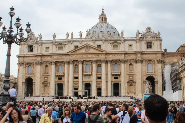 Benedetto XVI. L'udienza generale in Piazza San Pietro — Foto Stock