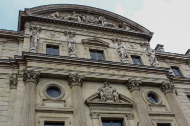 Şehrin tarihi merkezinde güzel Paris sokağı