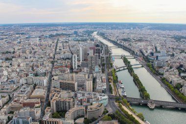 Paris havadan görünümü