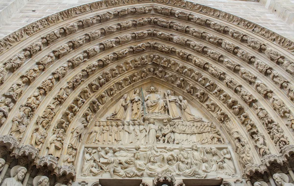Detail z katedrály Notre Dame de Paris - nejslavnější gotická, — Stock fotografie