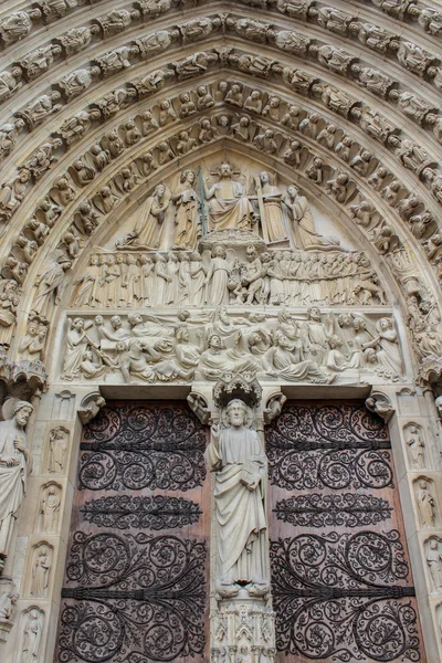 Detail der Kathedrale Notre Dame de Paris - eine der berühmtesten gotischen, — Stockfoto