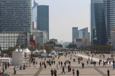 Paris - Eylül 04: Görünüm La Defense 04 Eylül 2012 Paris. La Defense Paris'in bir büyük iş bölgesinde olduğunu.