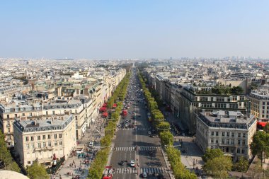 Farklı mimari Paris çatısı görüntüsü.