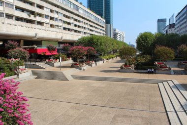 La Defense, Paris bahçelerinde