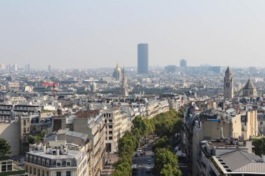 Farklı mimari Paris çatısı görüntüsü.