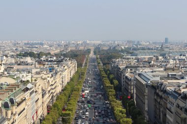 Farklı mimari Paris çatısı görüntüsü.