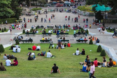 Paris, Fransa, 04 Eylül 2012. Turistler, Sacre-Coeur Montmartre içinde