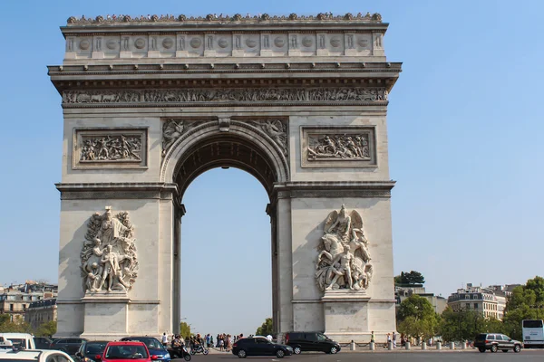 L'Arc de Triomphe de l'Etoile est l'un des monuments les plus célèbres de Paris . — Photo